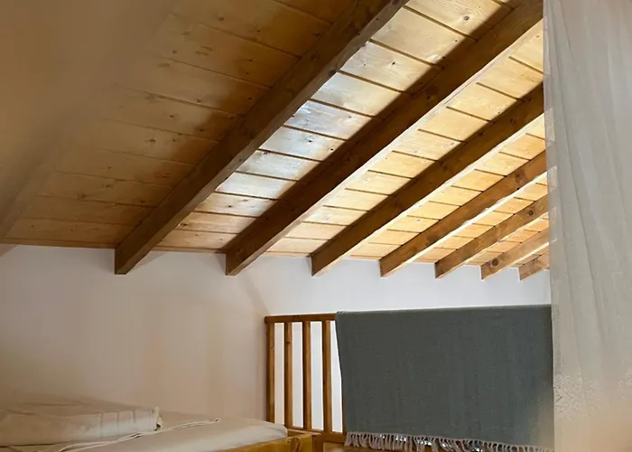 Konstantina 2 * Agia Varvara (Akrata)